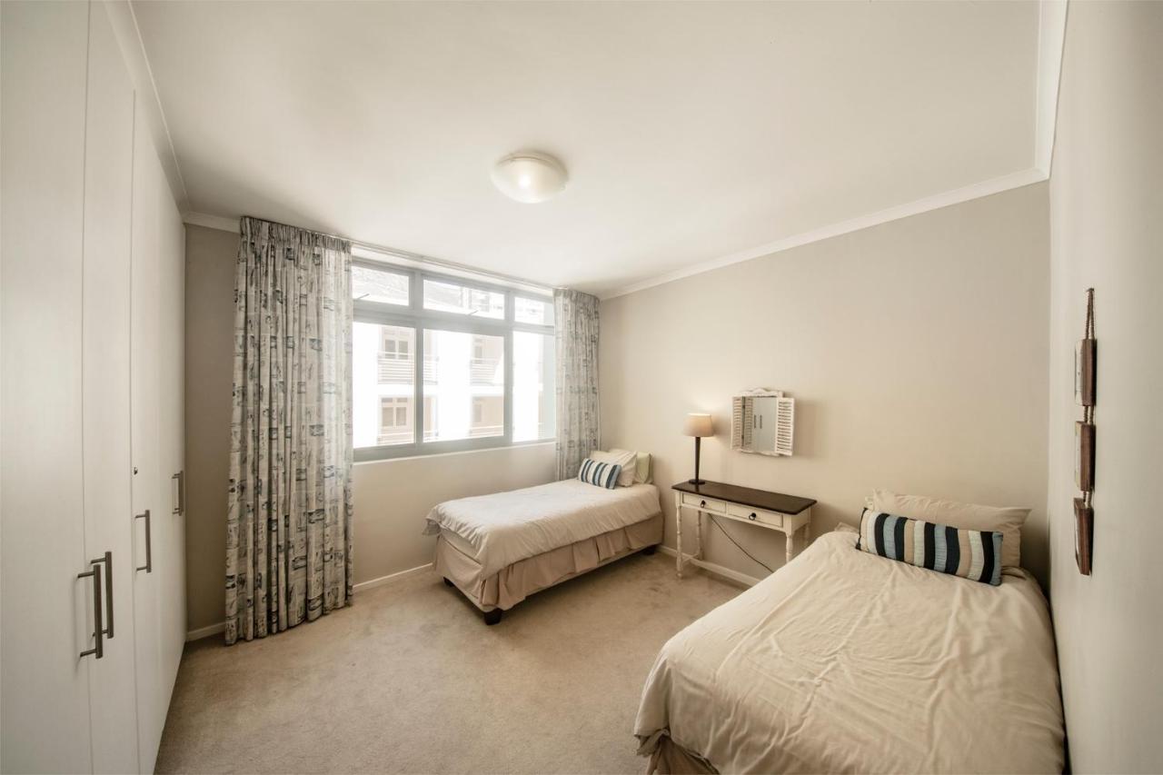 Surferscorner Self Catering Apartments Мізенберґ Екстер'єр фото