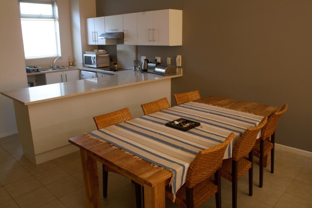 Surferscorner Self Catering Apartments Мізенберґ Екстер'єр фото